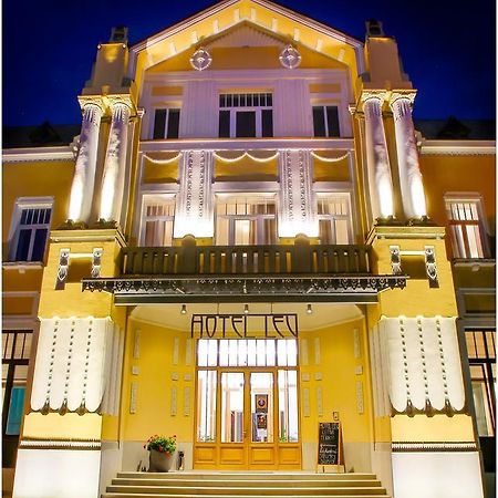 Hotel Lev Levice Exterior photo