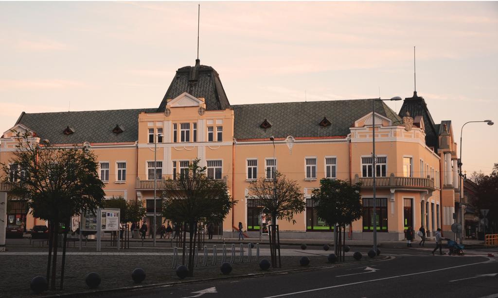 Hotel Lev Levice Exterior photo