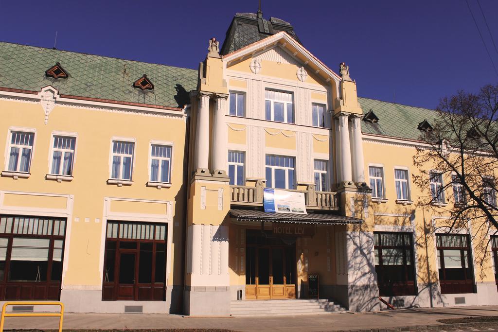 Hotel Lev Levice Exterior photo