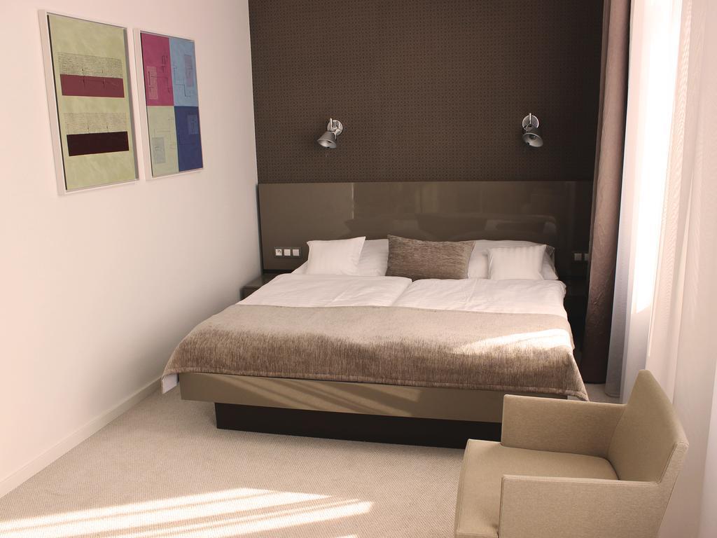Hotel Lev Levice Room photo