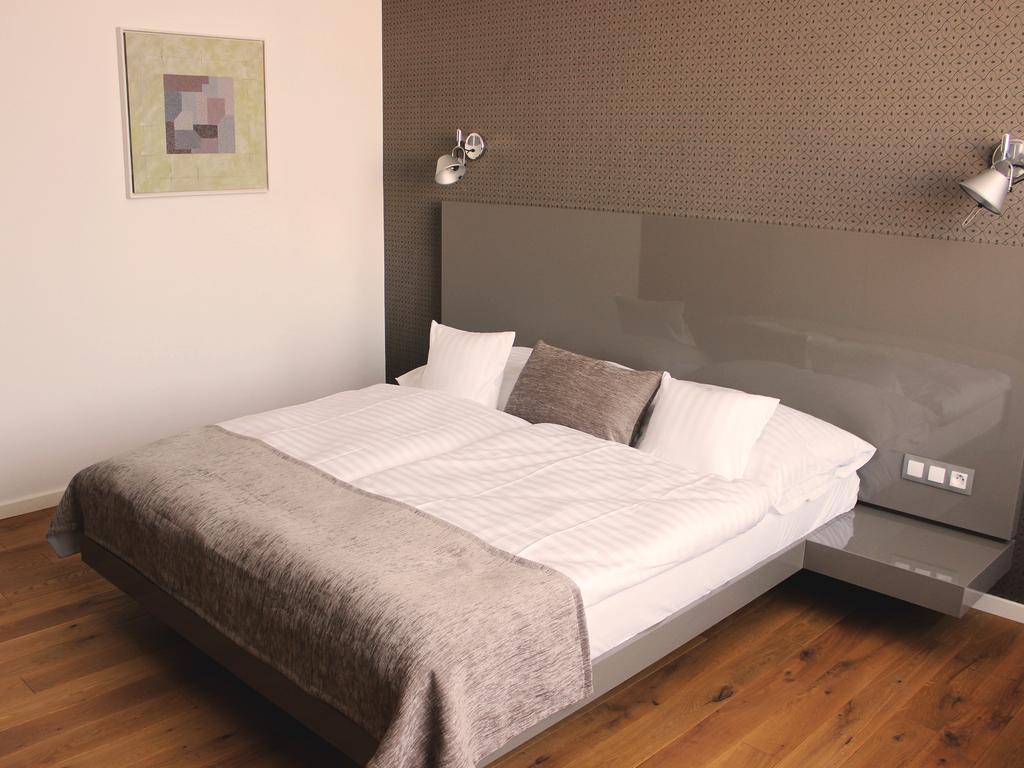 Hotel Lev Levice Room photo