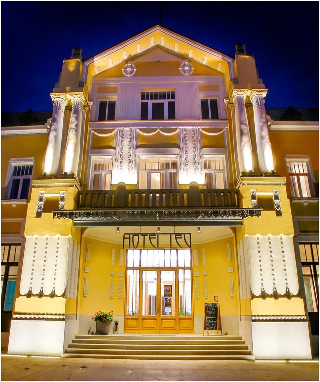 Hotel Lev Levice Exterior photo